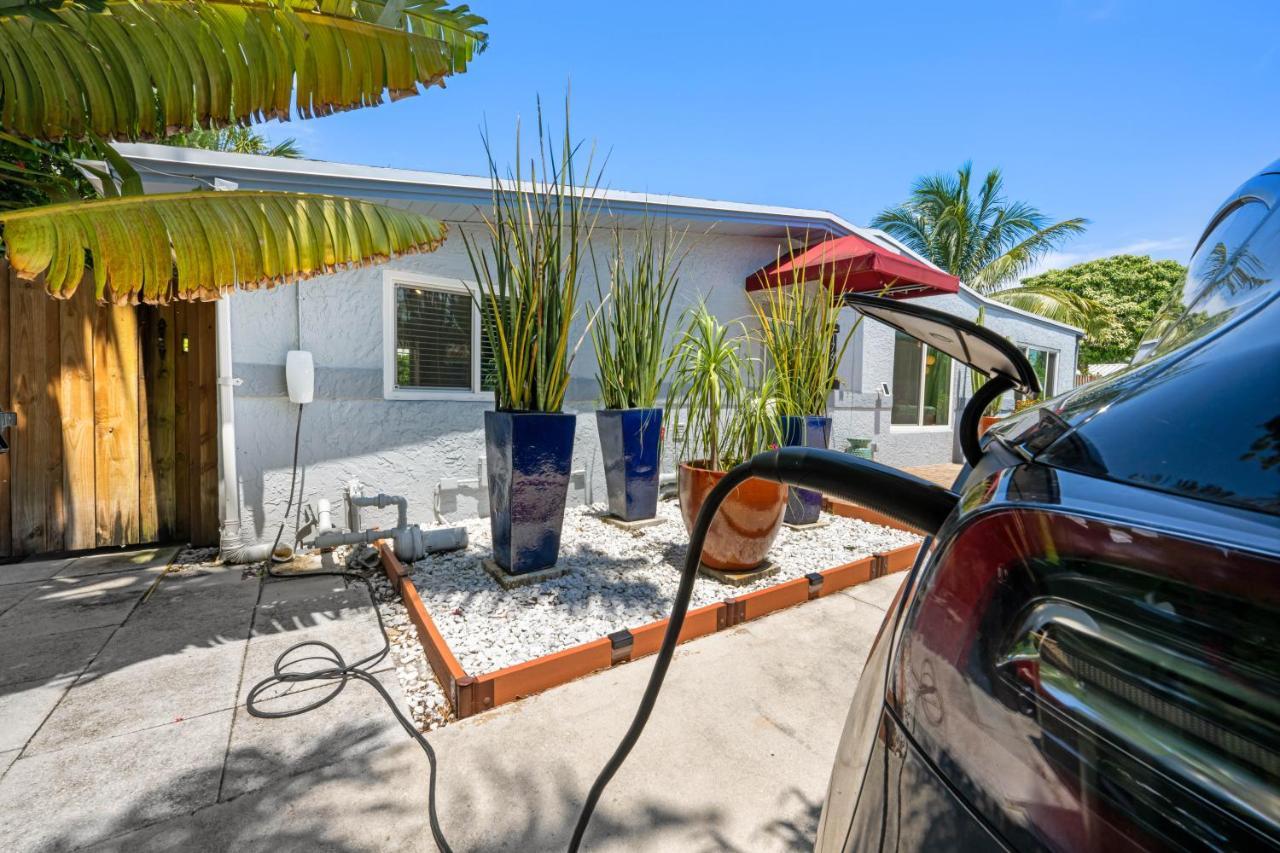 Palms Retreat! Giant Heated Pool-Hottub-Firepit-5Min2Beach-Pets-Ev Chgr 포트 로더데일 외부 사진