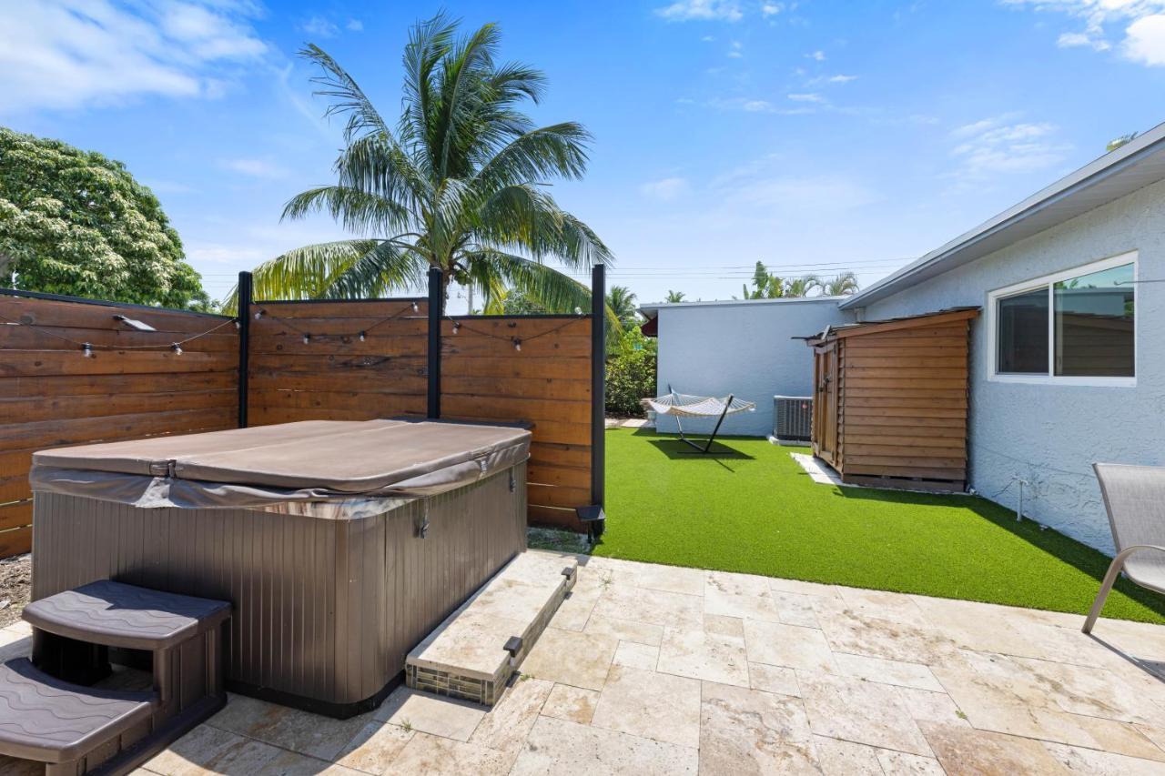 Palms Retreat! Giant Heated Pool-Hottub-Firepit-5Min2Beach-Pets-Ev Chgr 포트 로더데일 외부 사진